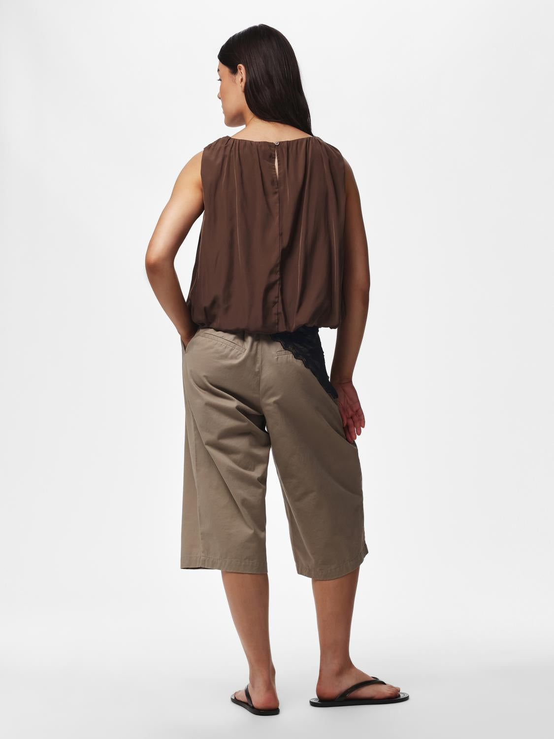 model_shot-back